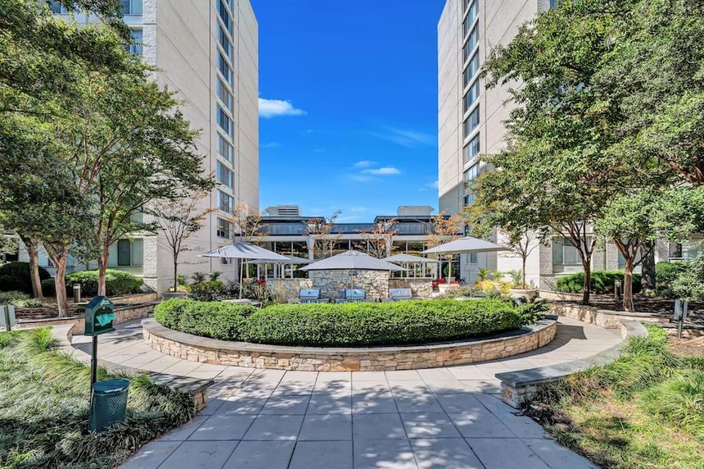 Style And Convenience Apartment At Crystal City Arlington Ngoại thất bức ảnh